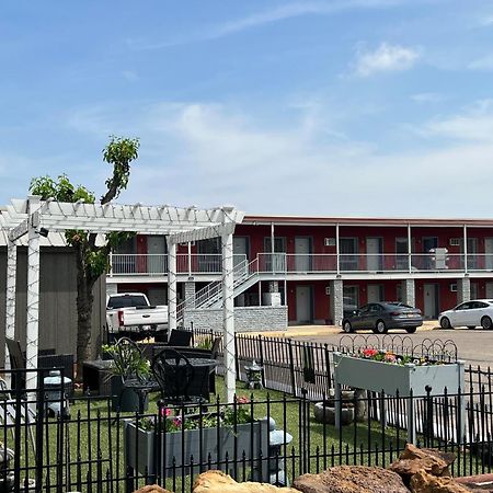 Midtown Inn & Suites La Junta Exterior photo