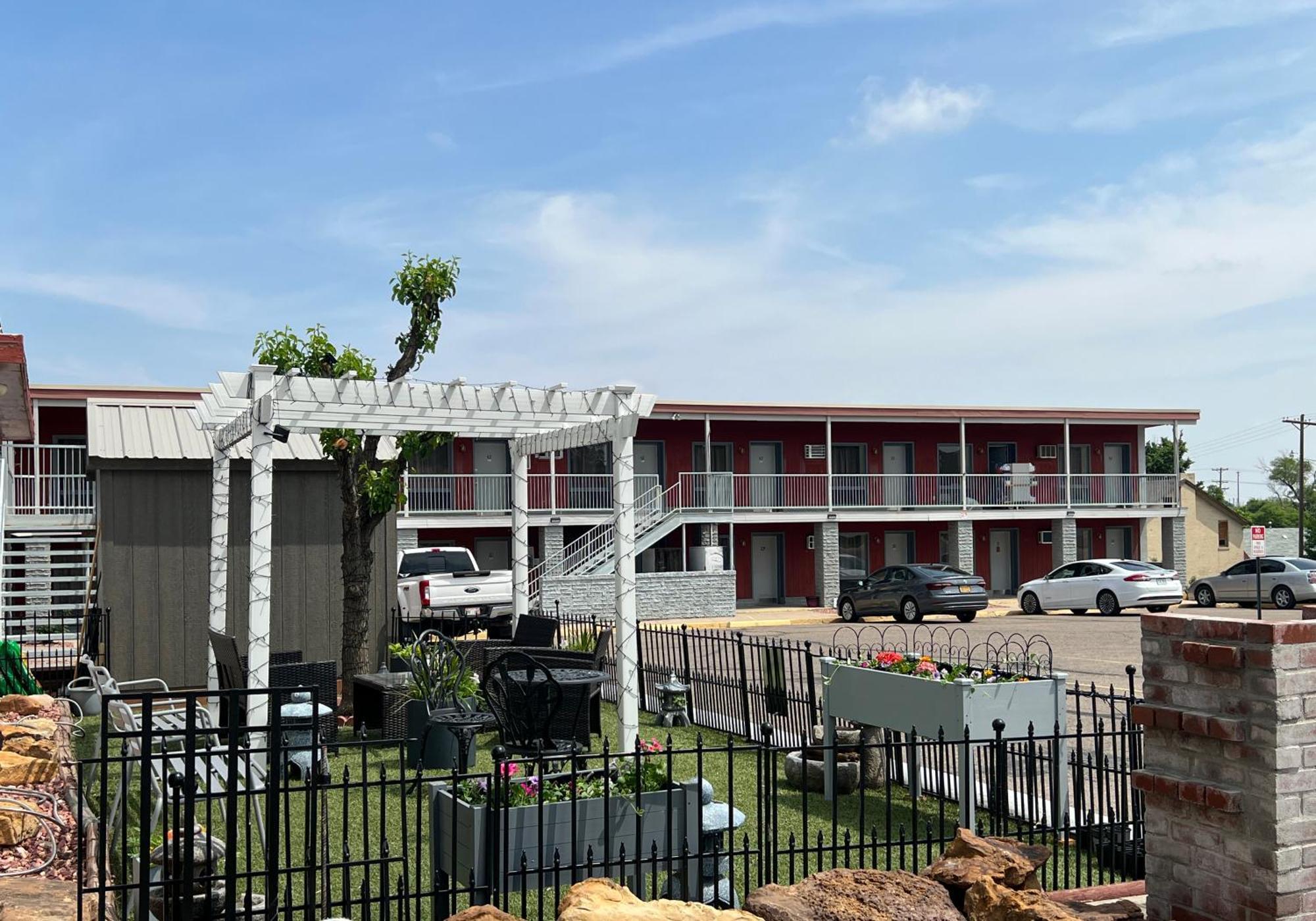 Midtown Inn & Suites La Junta Exterior photo