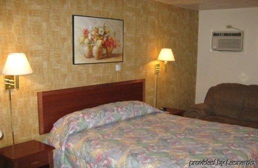 Midtown Inn & Suites La Junta Room photo