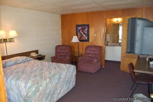 Midtown Inn & Suites La Junta Room photo