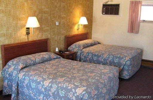 Midtown Inn & Suites La Junta Room photo