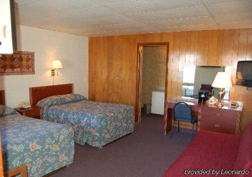 Midtown Inn & Suites La Junta Room photo